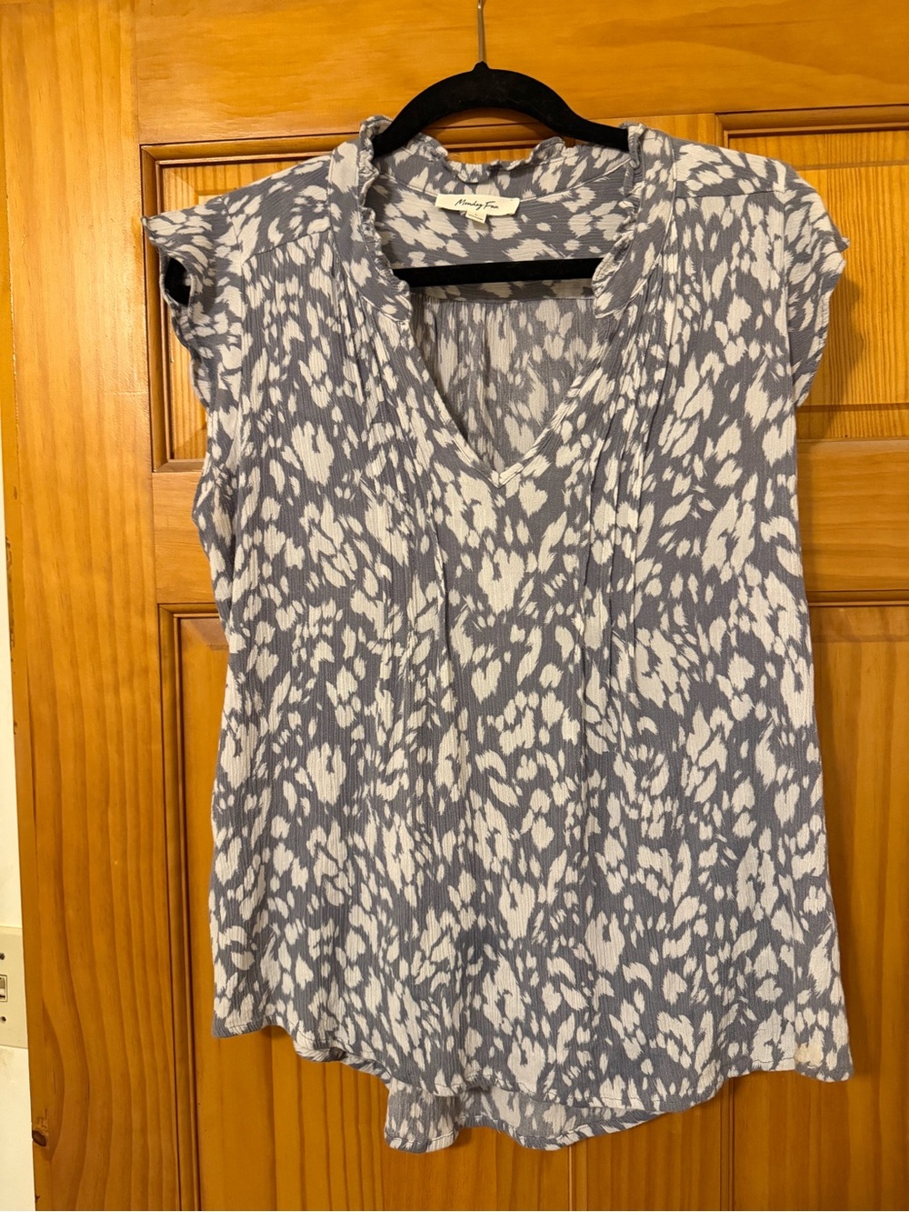 Light Gray and White Printed V-Neck Flutter Sleeve Top